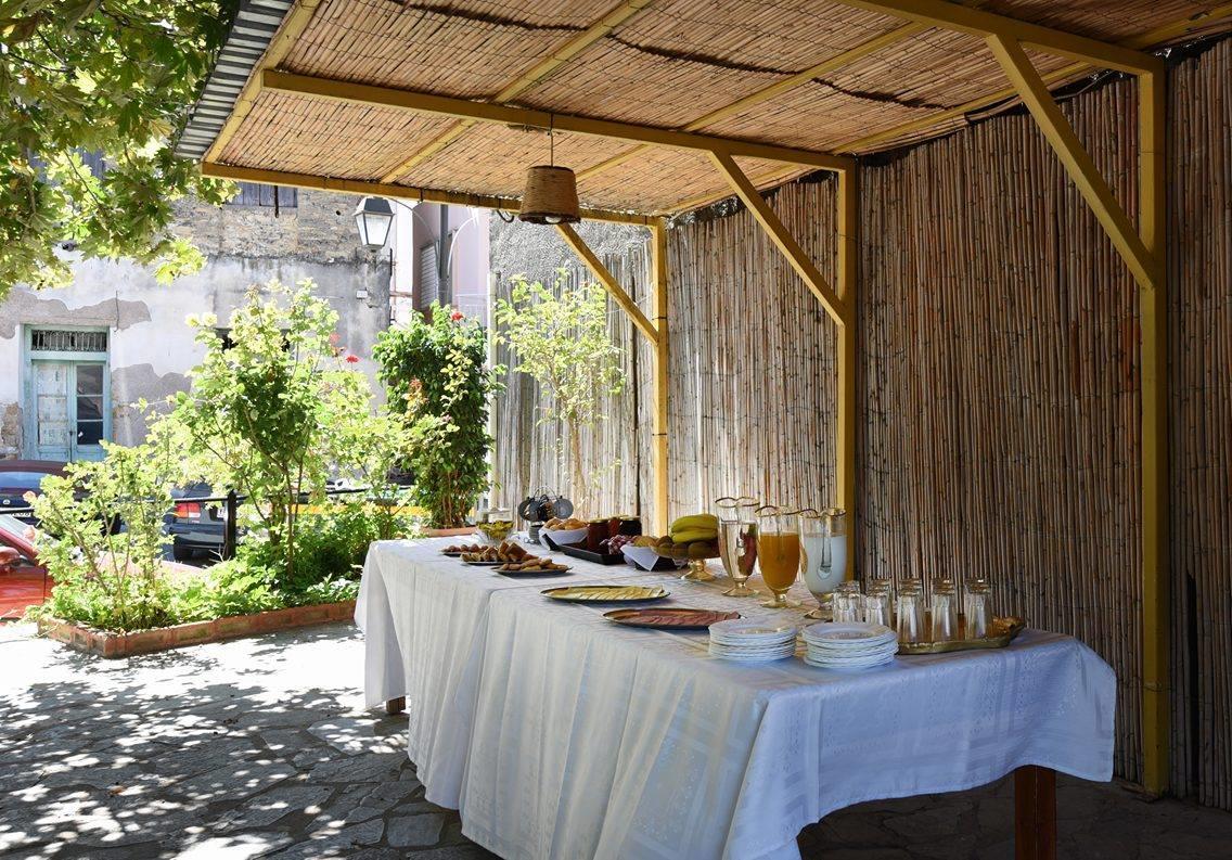 Hotel Διεθνές Zaháro Kültér fotó